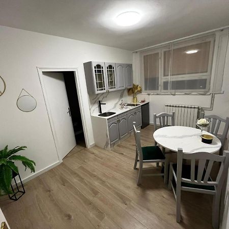 Appartement Apartman Gold Maris à Karlovac Extérieur photo