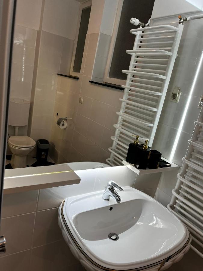 Appartement Apartman Gold Maris à Karlovac Extérieur photo