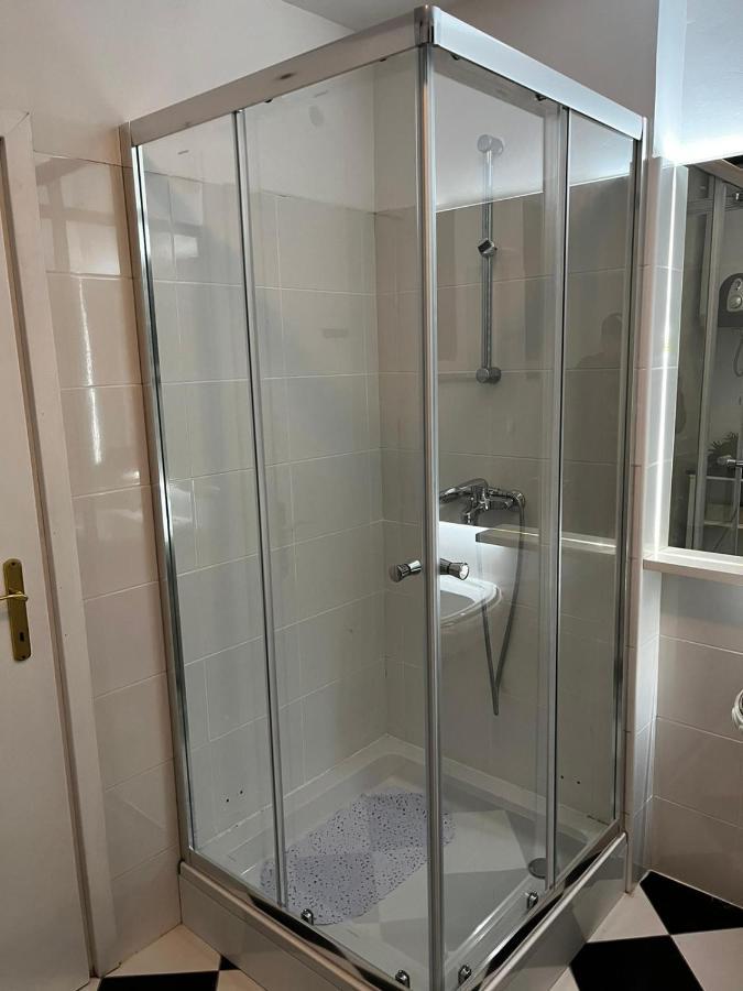 Appartement Apartman Gold Maris à Karlovac Extérieur photo