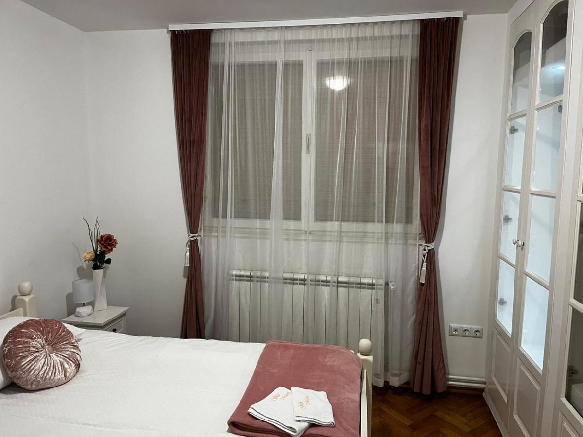 Appartement Apartman Gold Maris à Karlovac Extérieur photo