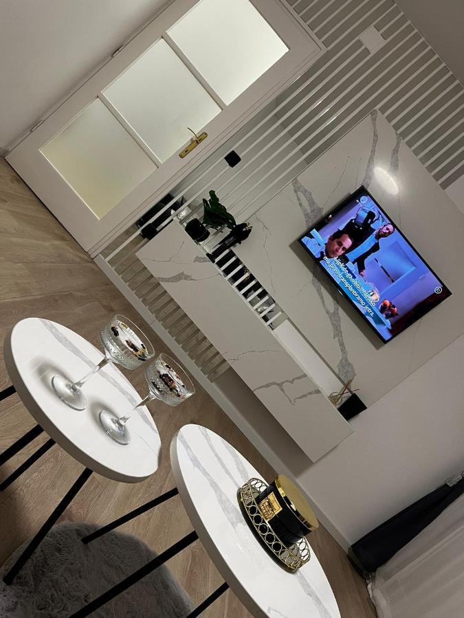 Appartement Apartman Gold Maris à Karlovac Extérieur photo