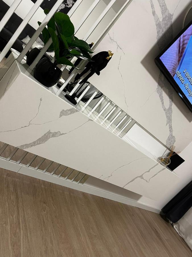Appartement Apartman Gold Maris à Karlovac Extérieur photo