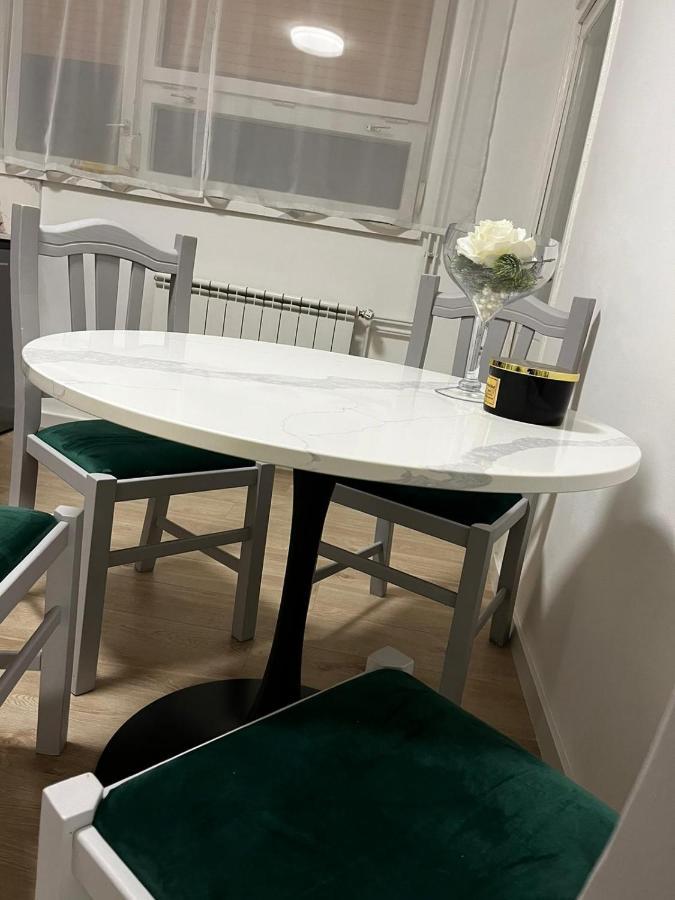 Appartement Apartman Gold Maris à Karlovac Extérieur photo