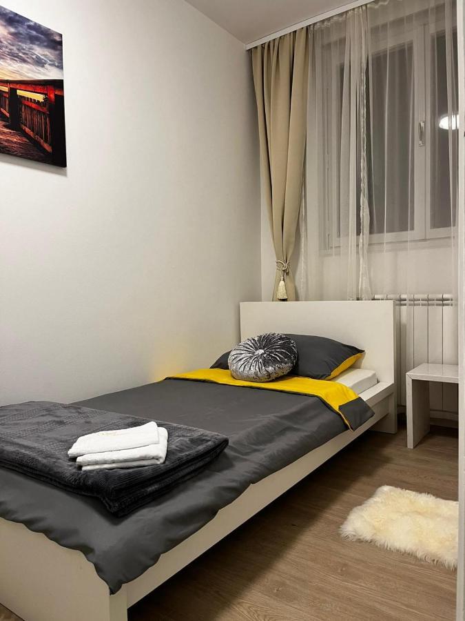 Appartement Apartman Gold Maris à Karlovac Extérieur photo
