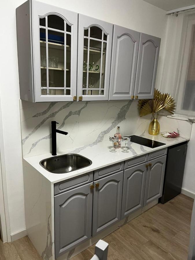 Appartement Apartman Gold Maris à Karlovac Extérieur photo