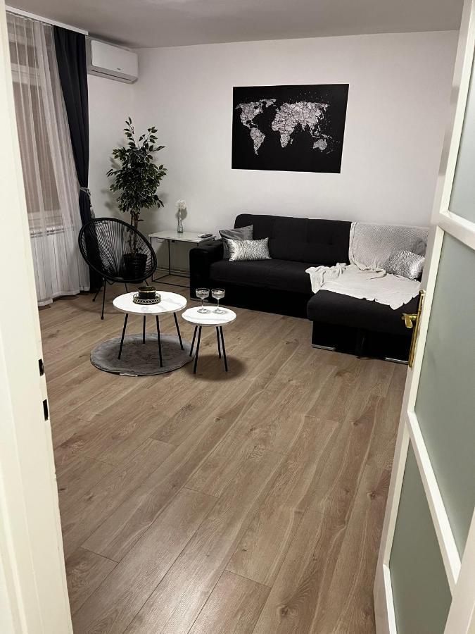 Appartement Apartman Gold Maris à Karlovac Extérieur photo